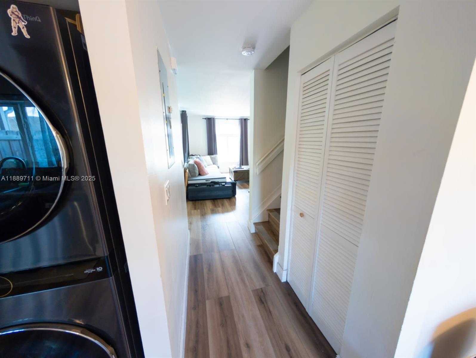 Small Image of Miami Number 5