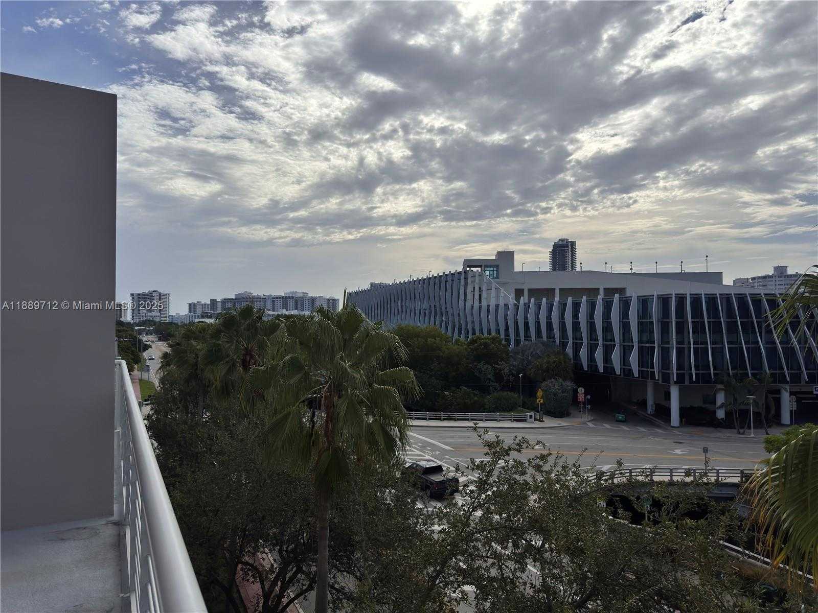Small Image of 2001 MERIDIAN AVE #522, Miami Beach Number 11