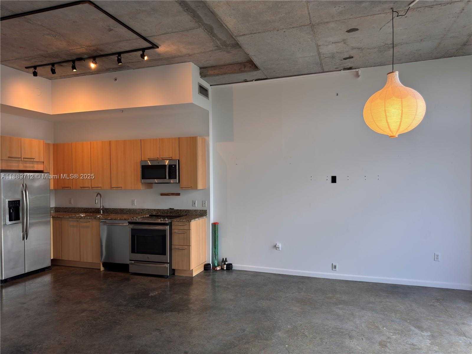 Small Image of 2001 MERIDIAN AVE #522, Miami Beach Number 2