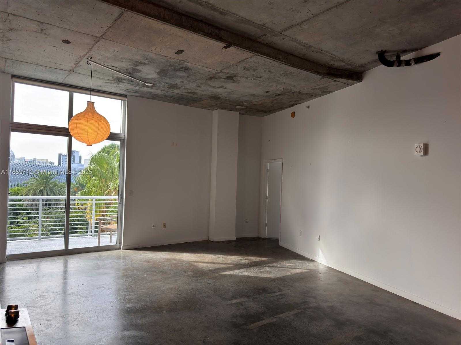 Small Image of 2001 MERIDIAN AVE #522, Miami Beach Number 3