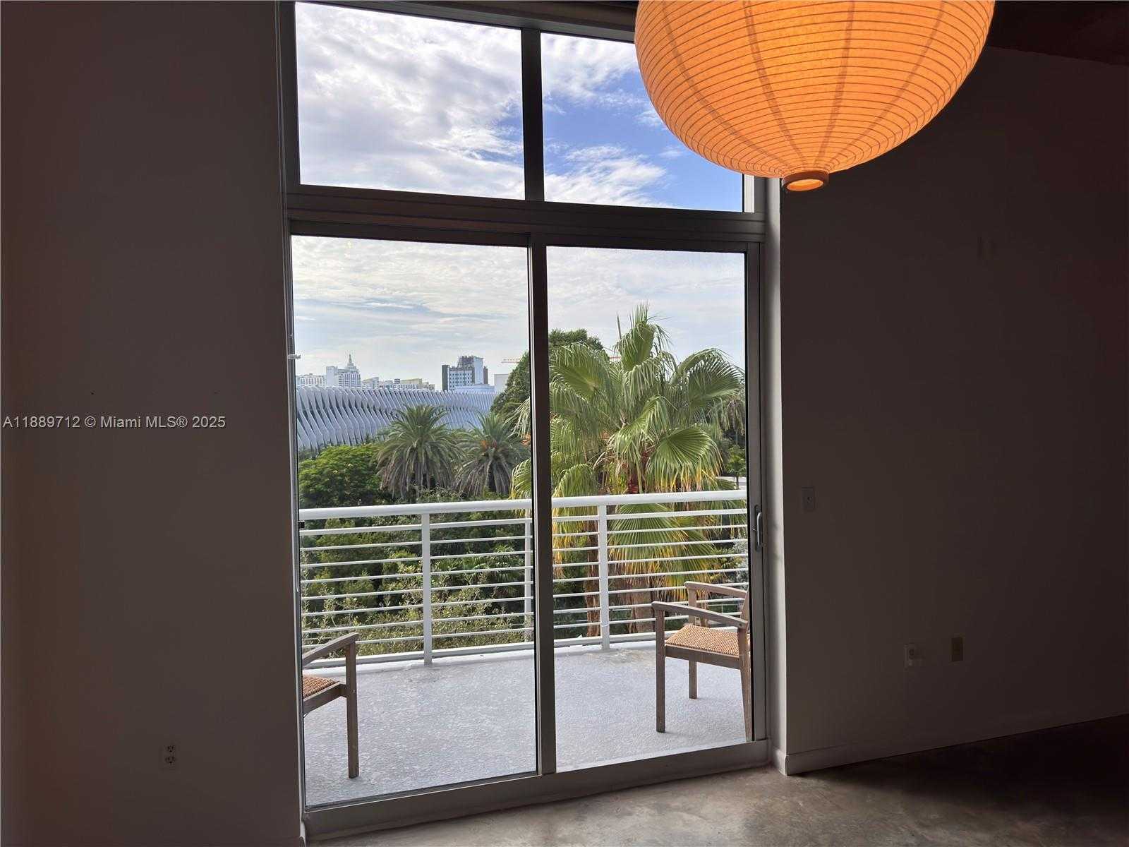 Small Image of 2001 MERIDIAN AVE #522, Miami Beach Number 4