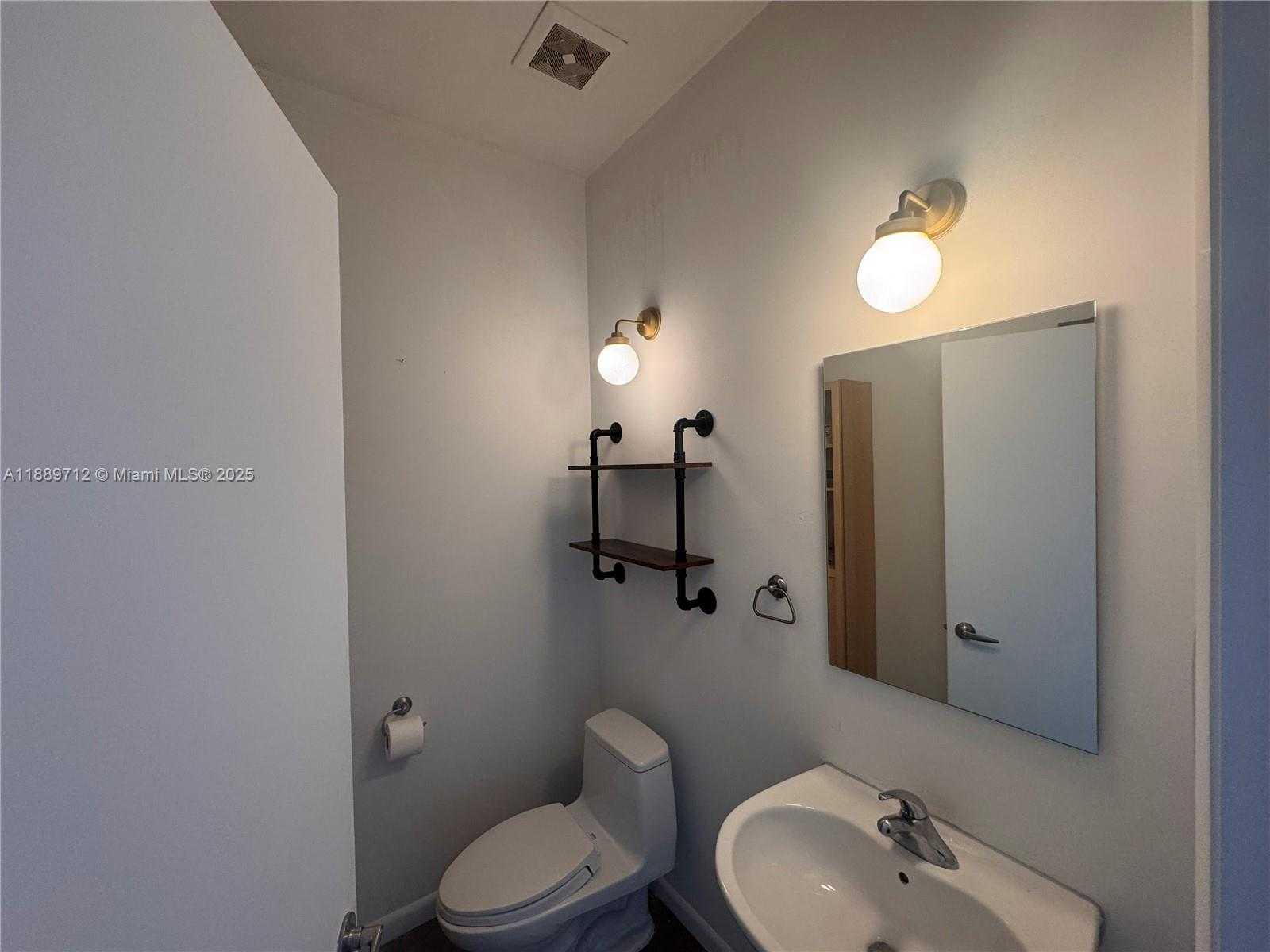 Small Image of 2001 MERIDIAN AVE #522, Miami Beach Number 5