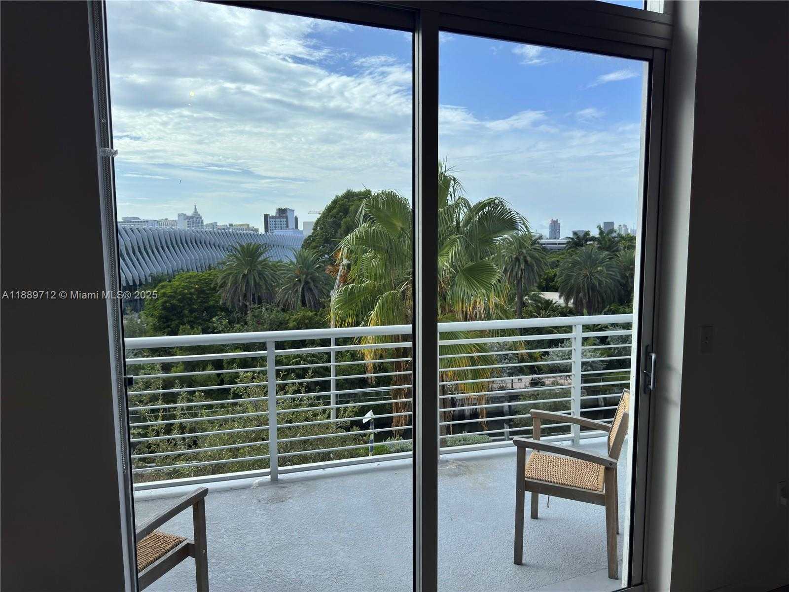 Small Image of 2001 MERIDIAN AVE #522, Miami Beach Number 8