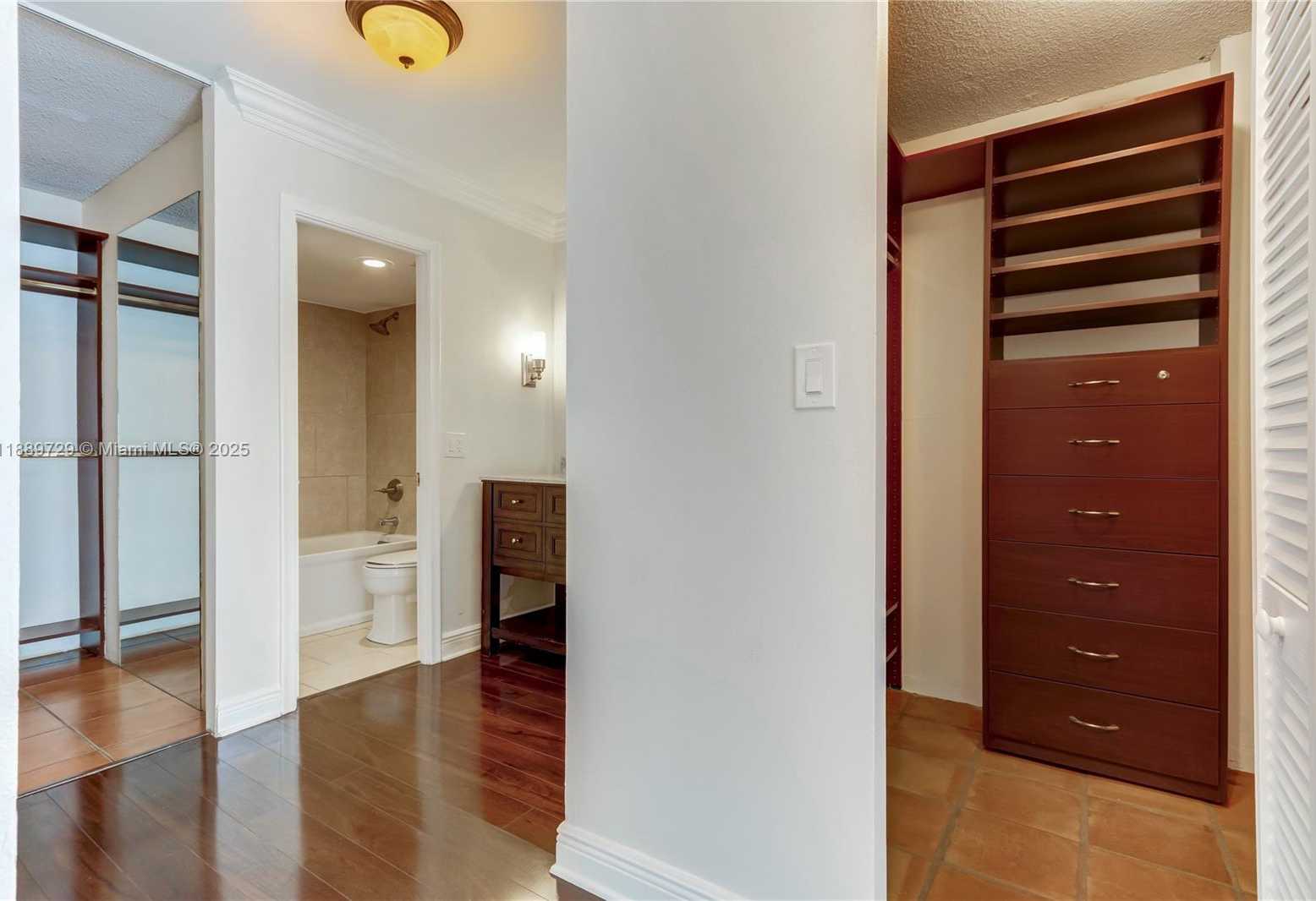 Small Image of 550 OCEAN DR #6F, Key Biscayne Number 12