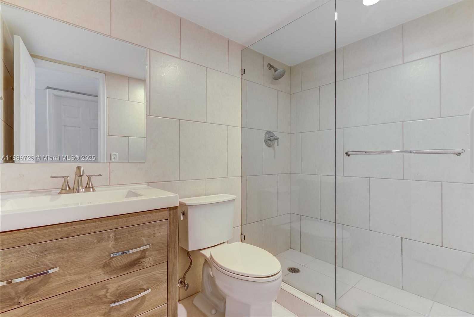 Small Image of 550 OCEAN DR #6F, Key Biscayne Number 19