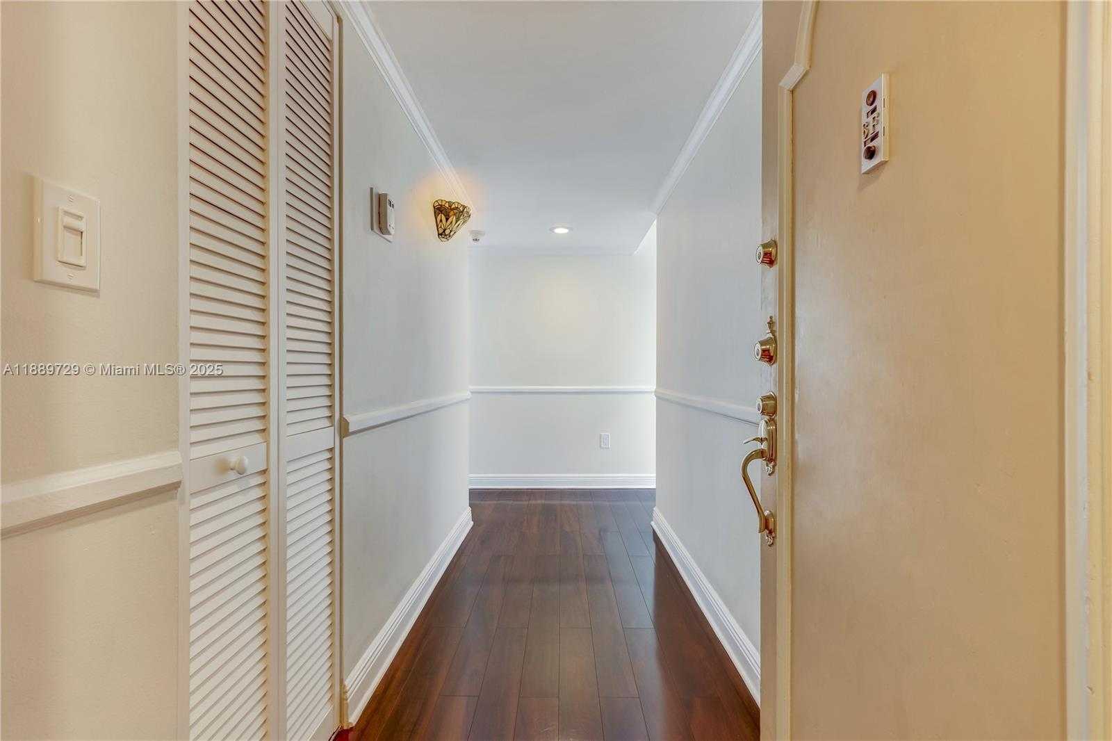 Small Image of 550 OCEAN DR #6F, Key Biscayne Number 2