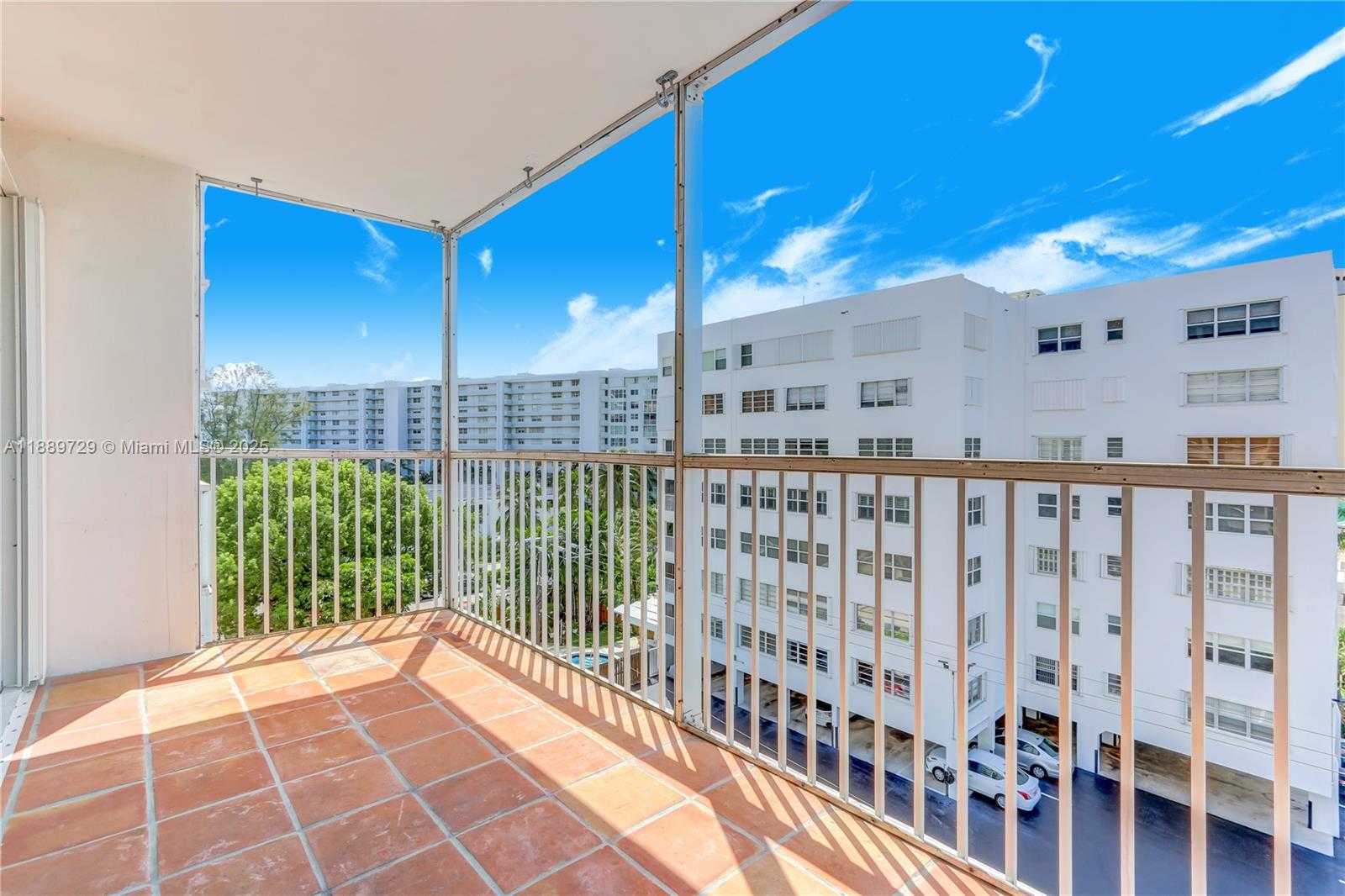 Small Image of 550 OCEAN DR #6F, Key Biscayne Number 20