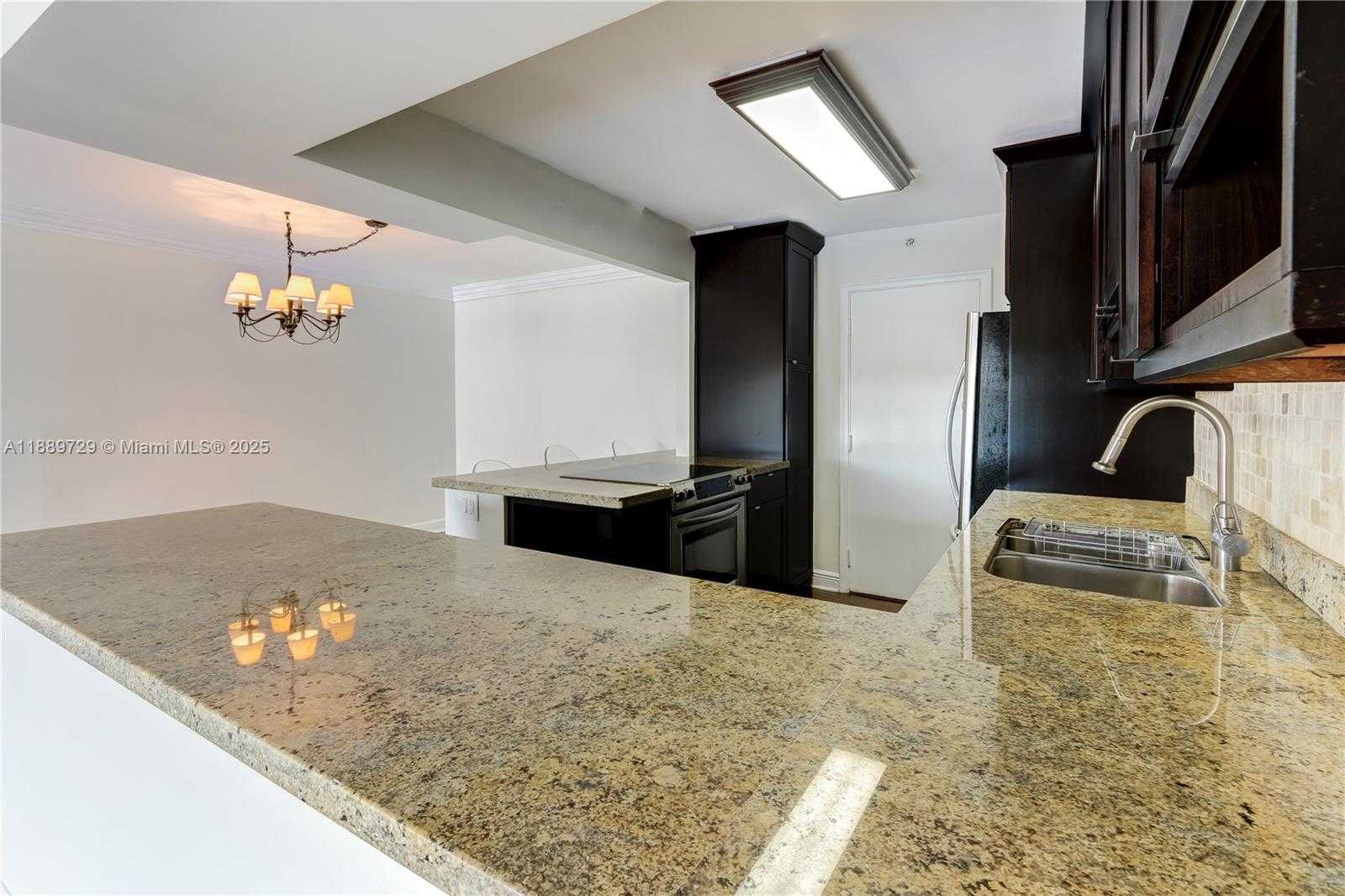 Small Image of 550 OCEAN DR #6F, Key Biscayne Number 9