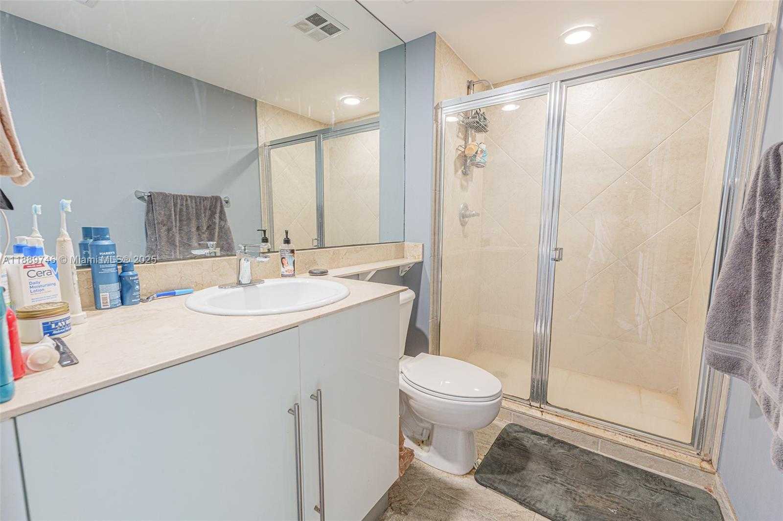 Small Image of 335 Biscayne Blvd, Miami, FL 33132, USA Number 16