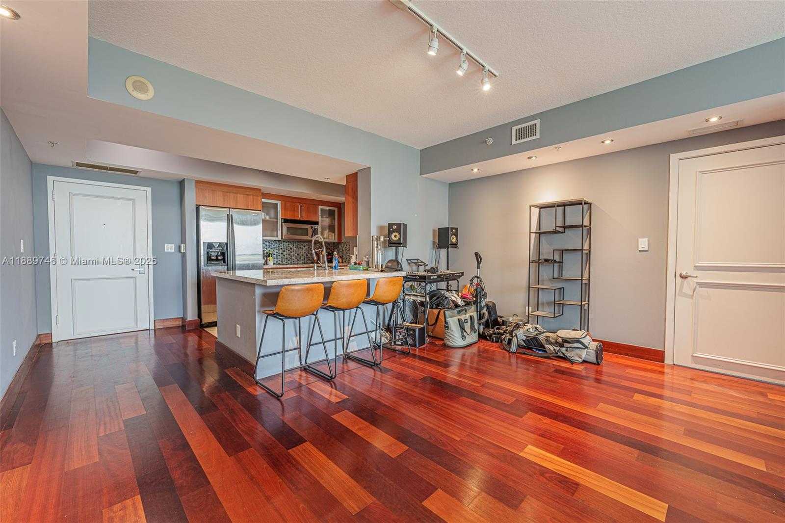 Small Image of 335 Biscayne Blvd, Miami, FL 33132, USA Number 17