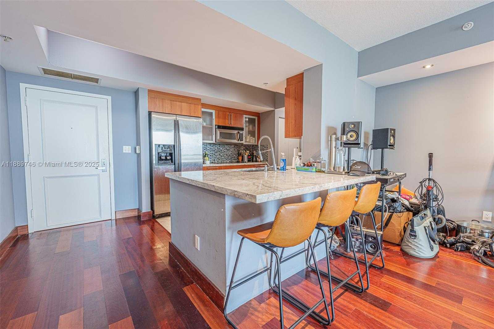 Small Image of 335 Biscayne Blvd, Miami, FL 33132, USA Number 4