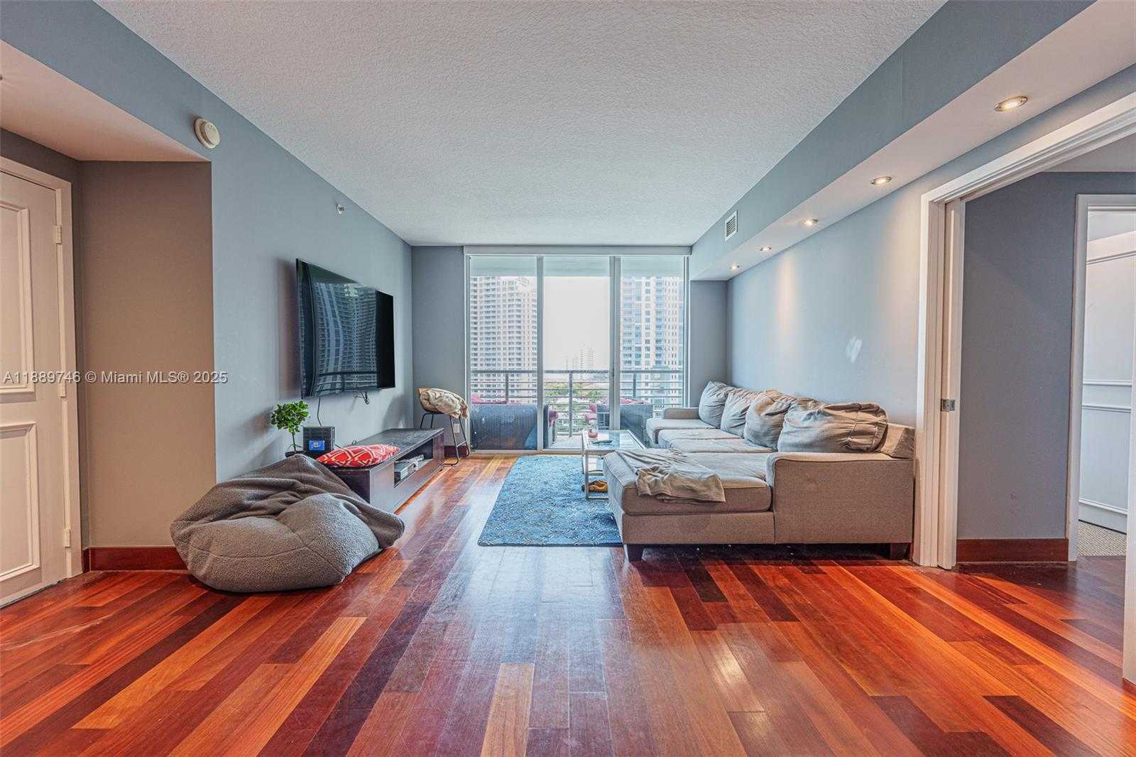 Small Image of 335 Biscayne Blvd, Miami, FL 33132, USA Number 6