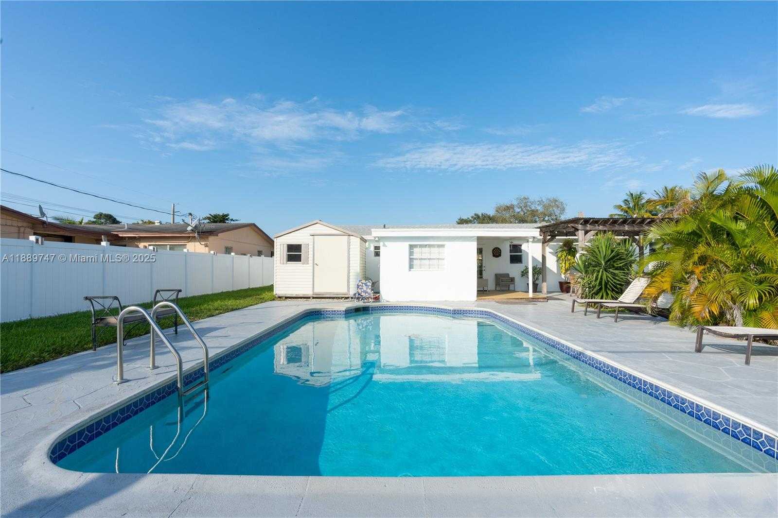 Small Image of 6390 PLUNKETT ST, Hollywood Number 12