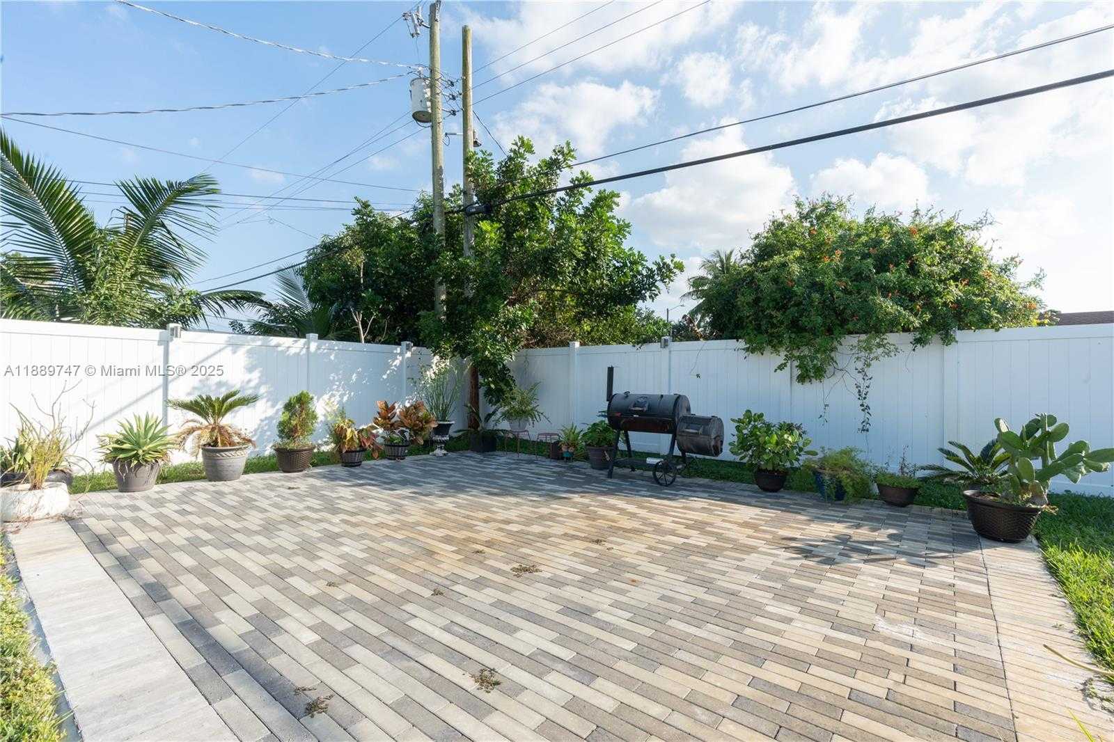 Small Image of 6390 PLUNKETT ST, Hollywood Number 14