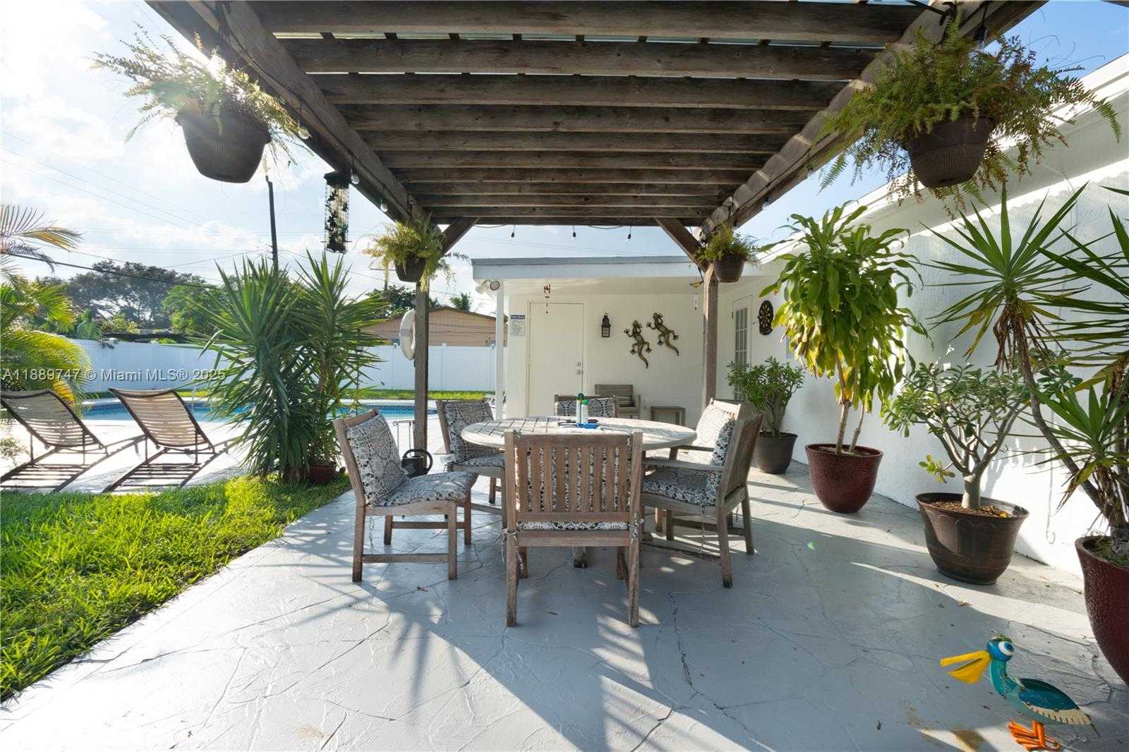 Small Image of 6390 PLUNKETT ST, Hollywood Number 16