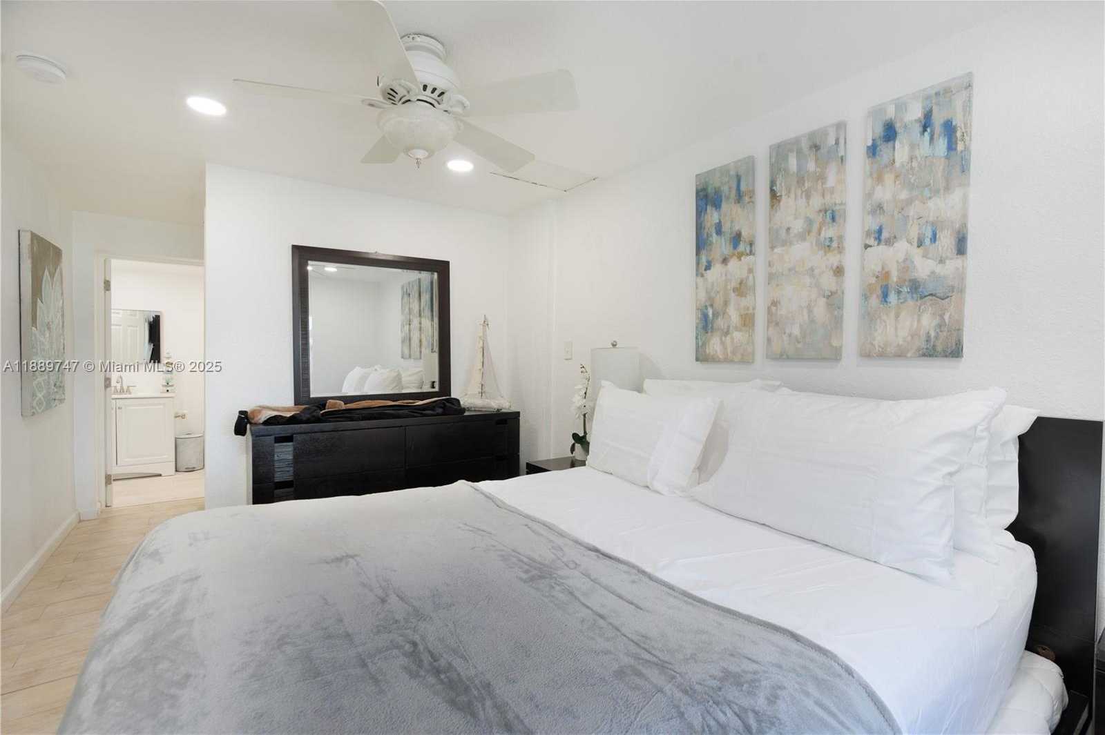 Small Image of 6390 PLUNKETT ST, Hollywood Number 18