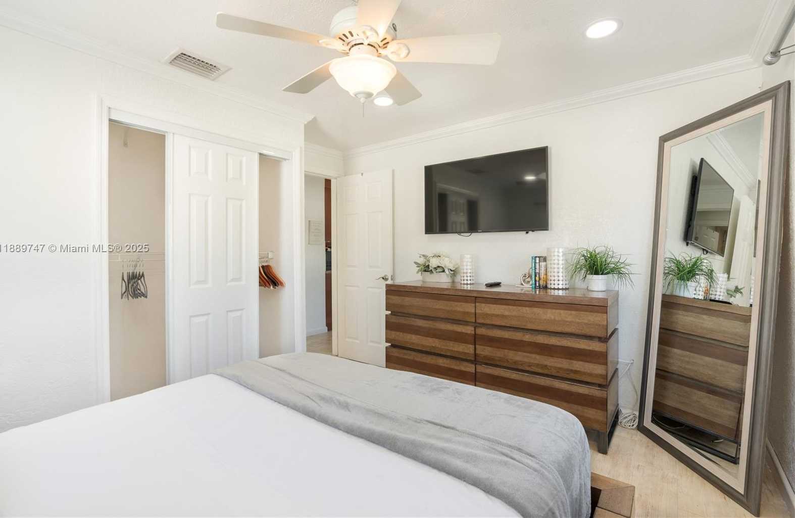 Small Image of 6390 PLUNKETT ST, Hollywood Number 23