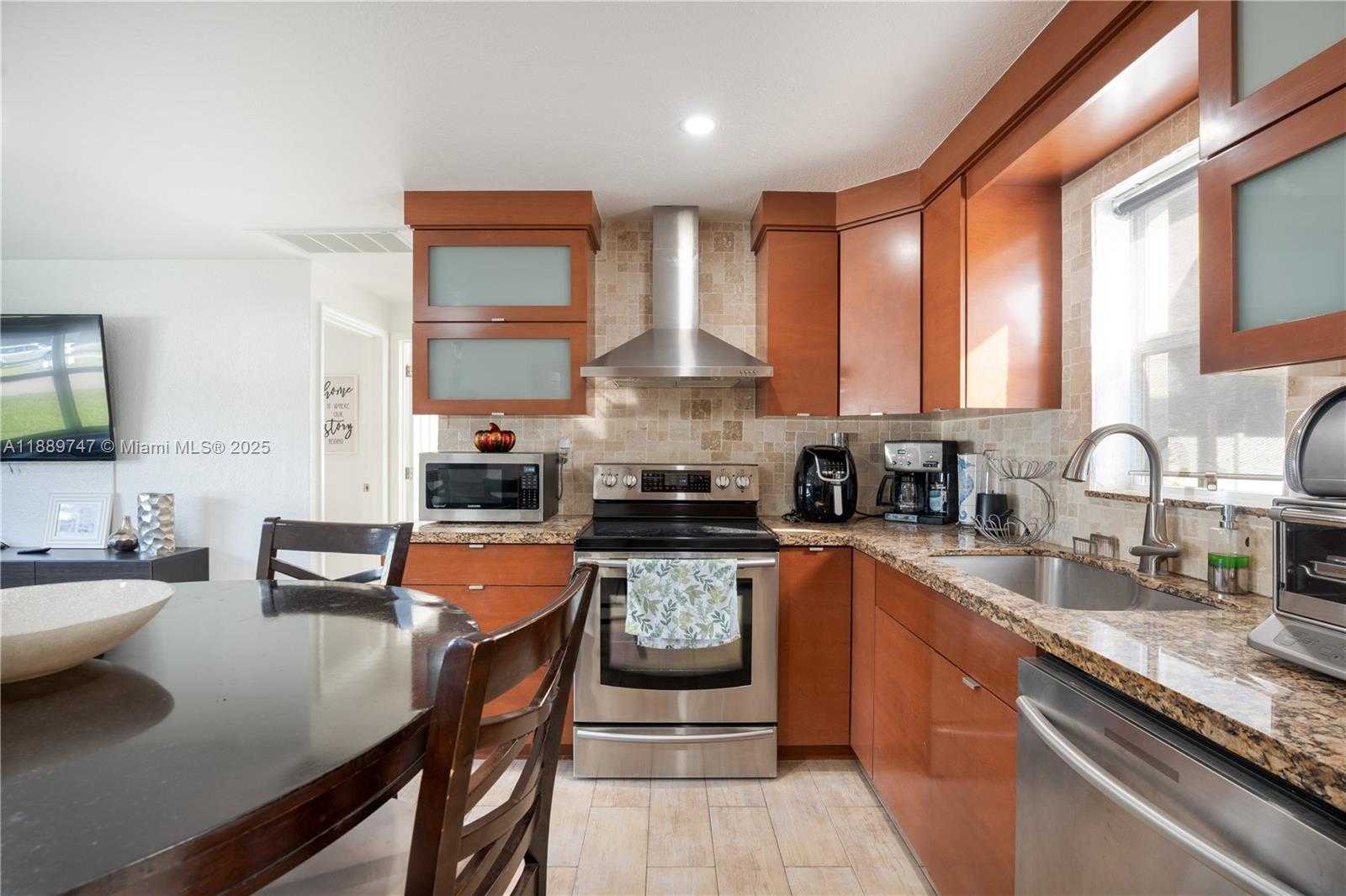 Small Image of 6390 PLUNKETT ST, Hollywood Number 25