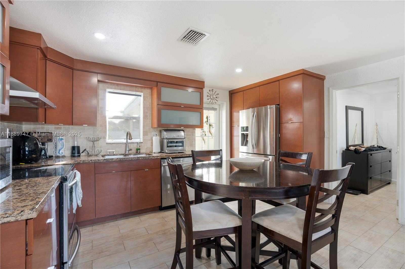 Small Image of 6390 PLUNKETT ST, Hollywood Number 26