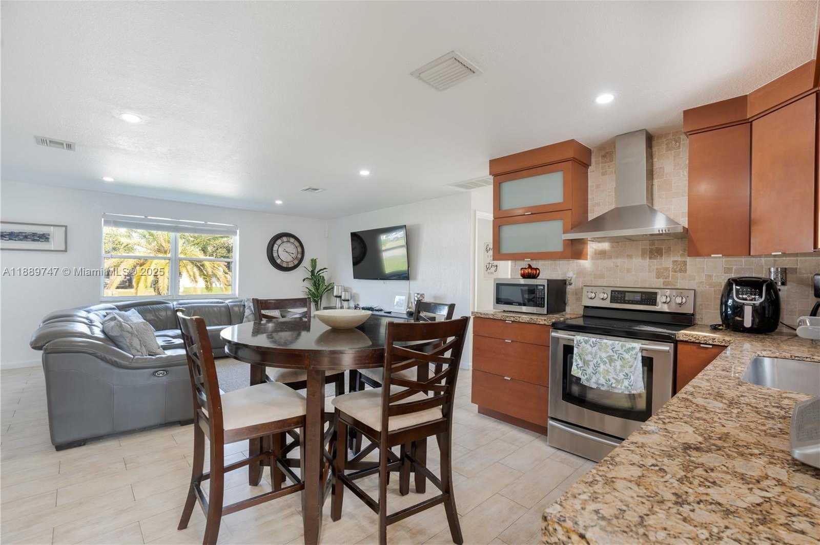 Small Image of 6390 PLUNKETT ST, Hollywood Number 27
