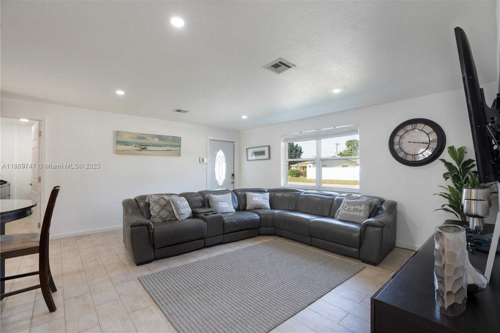 Small Image of 6390 PLUNKETT ST, Hollywood Number 29