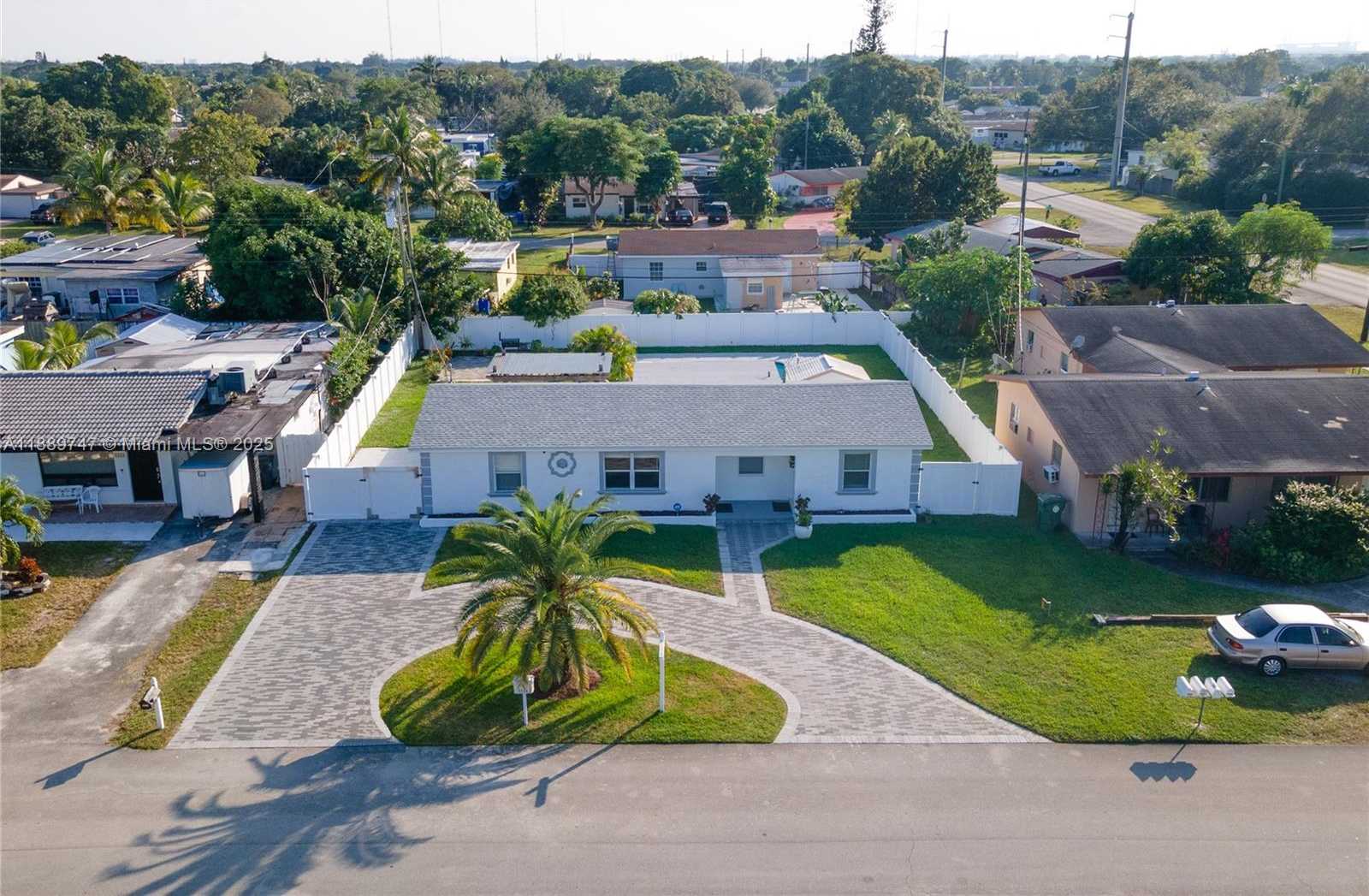Small Image of 6390 PLUNKETT ST, Hollywood Number 4