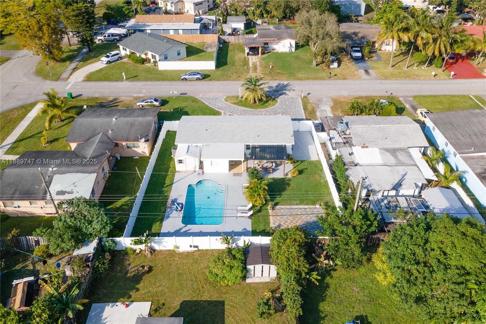 Small Image of 6390 PLUNKETT ST, Hollywood Number 8