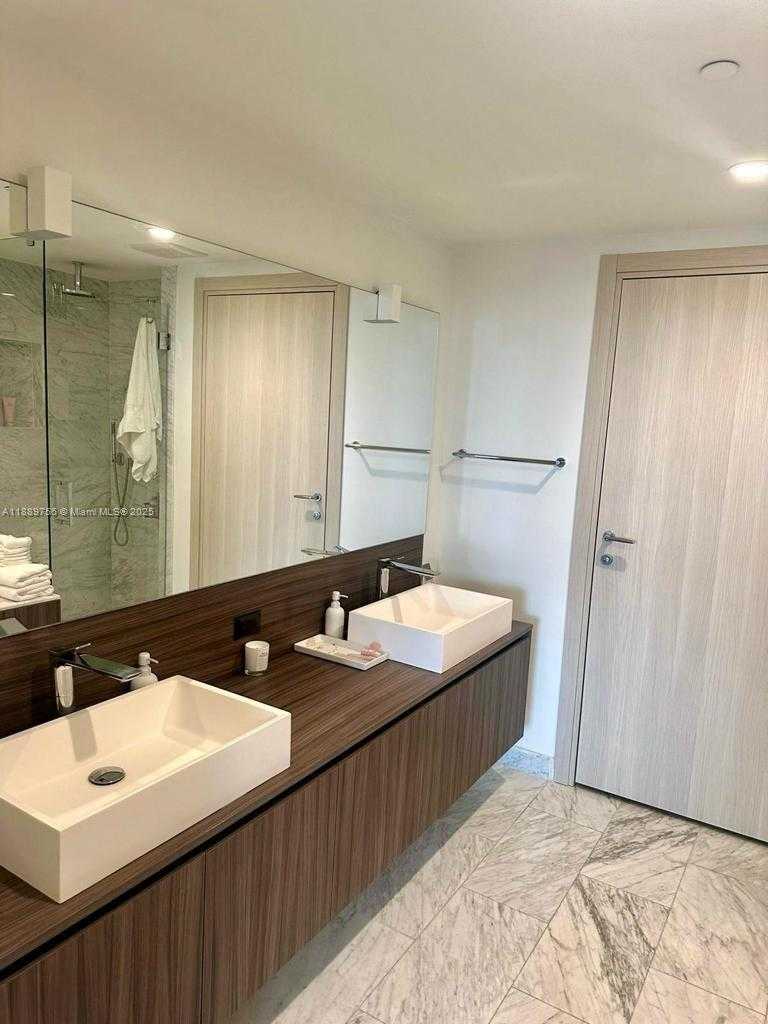 Small Image of 1000 BRICKELL PLZ #2310, Miami Number 4