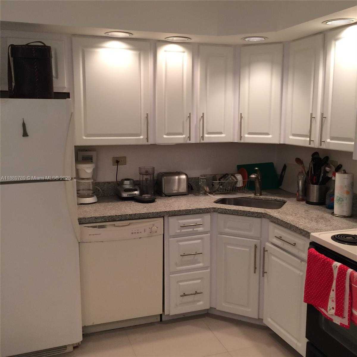 Small Image of 5555 EAST COLLINS AVE #9K, Miami Beach Number 8