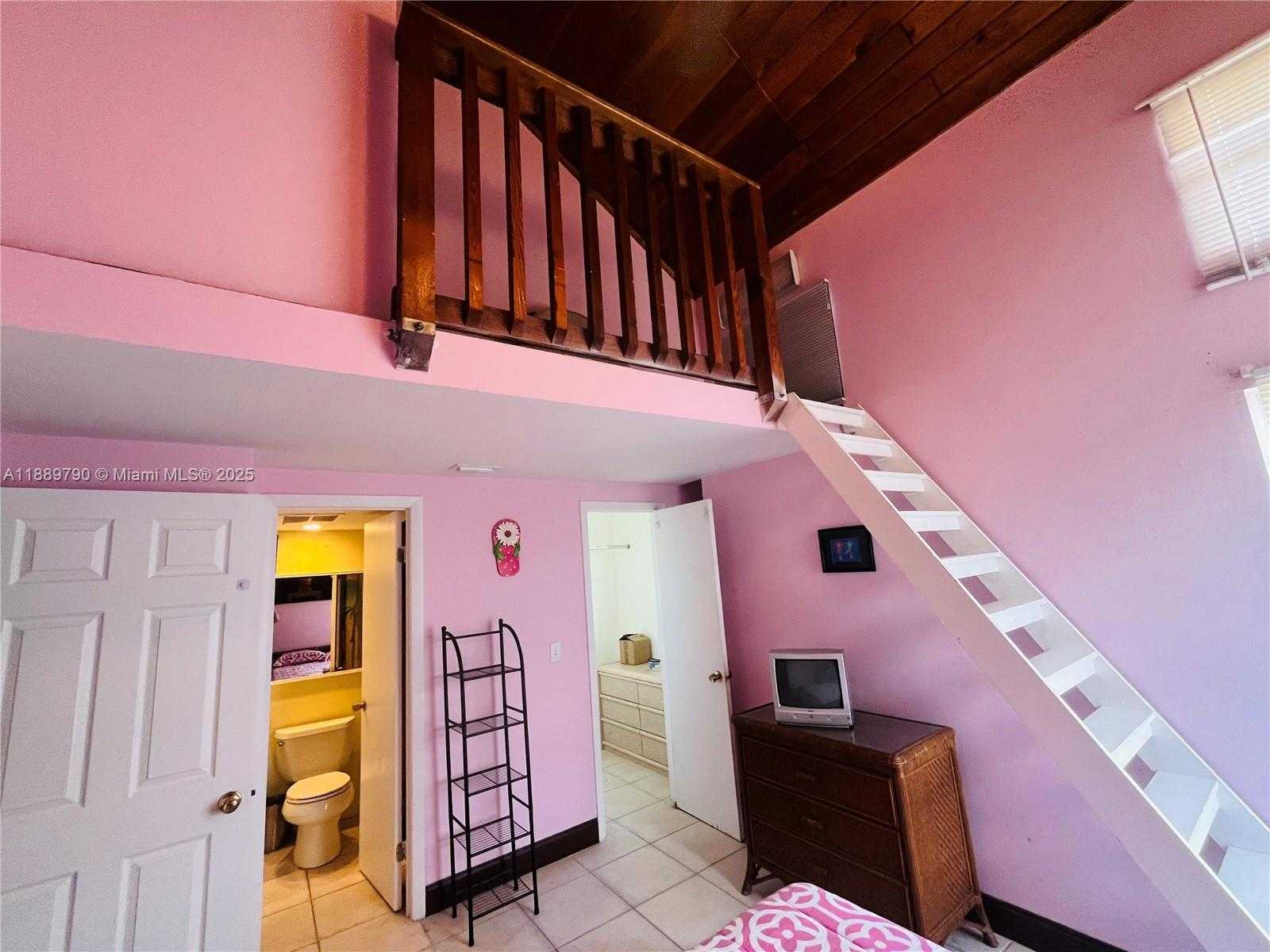 Small Image of 202 WEST CANAL DR, Key Largo Number 15