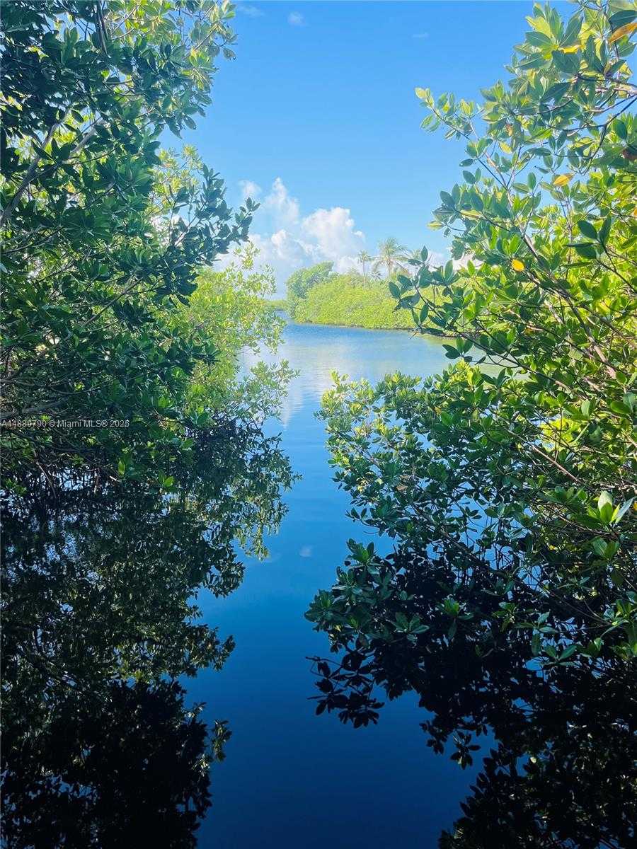 Small Image of 202 WEST CANAL DR, Key Largo Number 34