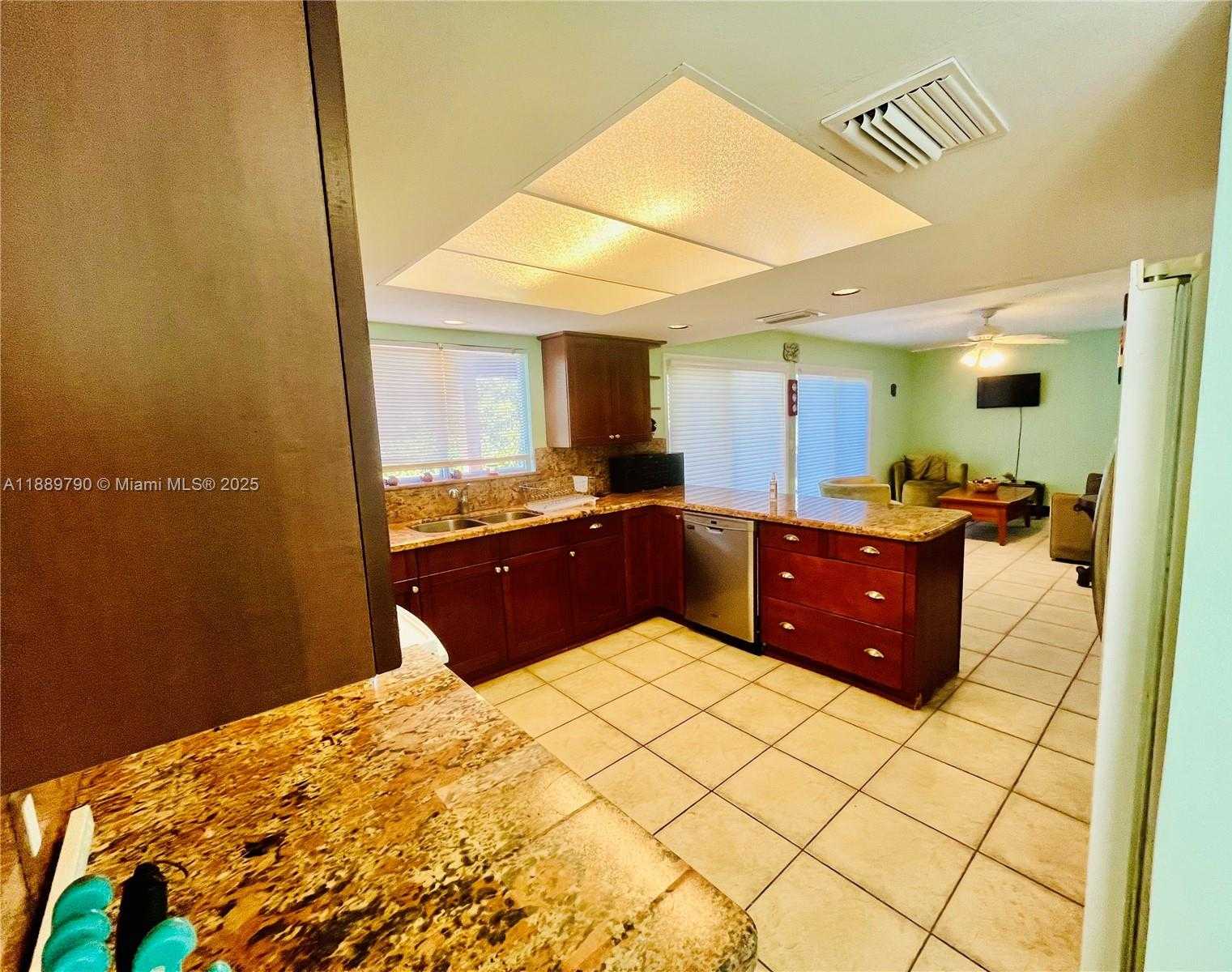 Small Image of 202 WEST CANAL DR, Key Largo Number 5