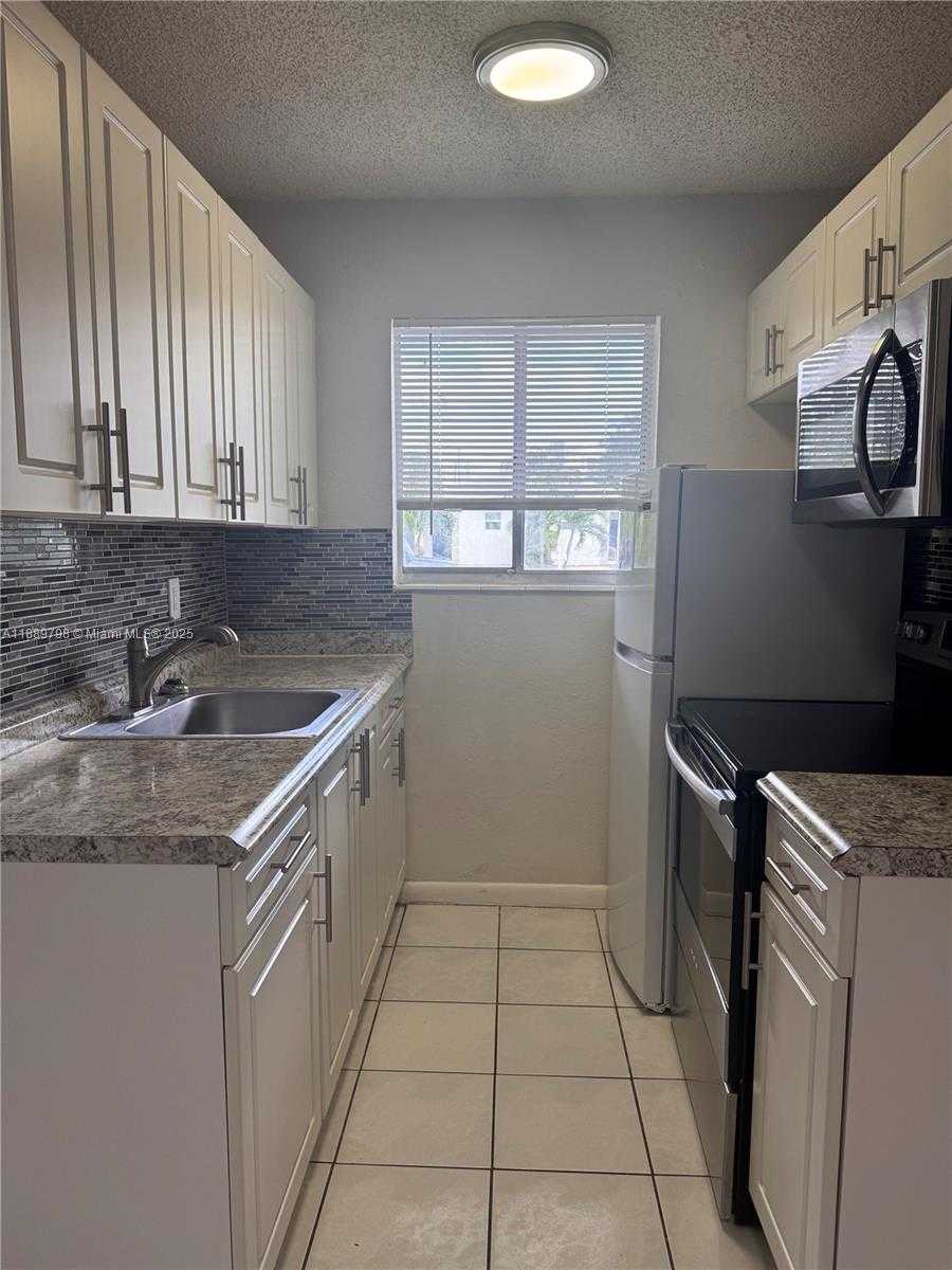 Small Image of 2150 MADISON ST #20, Hollywood Number 3