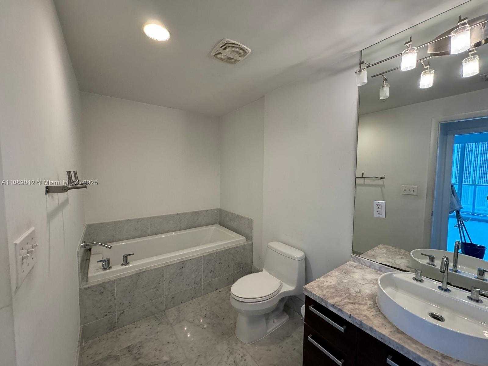 Small Image of 244 BISCAYNE BLVD #2105, Miami Number 16