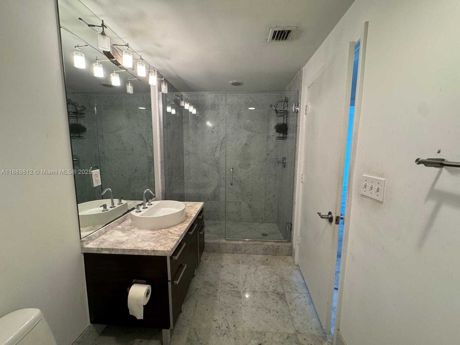 Small Image of 244 BISCAYNE BLVD #2105, Miami Number 17