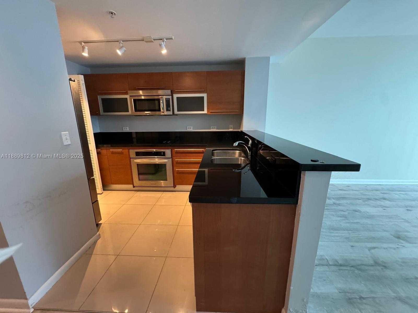 Small Image of 244 BISCAYNE BLVD #2105, Miami Number 19