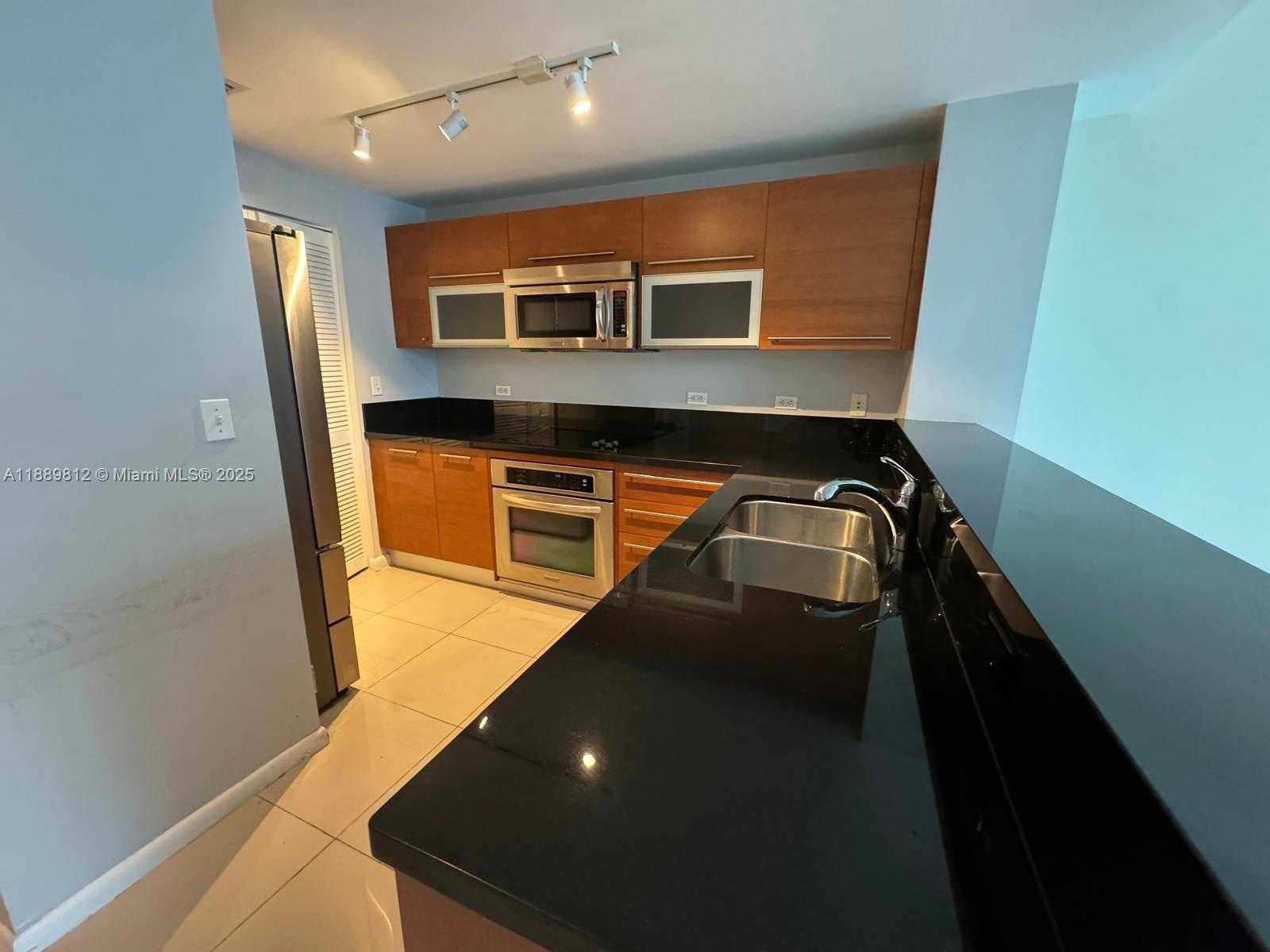 Small Image of 244 BISCAYNE BLVD #2105, Miami Number 20