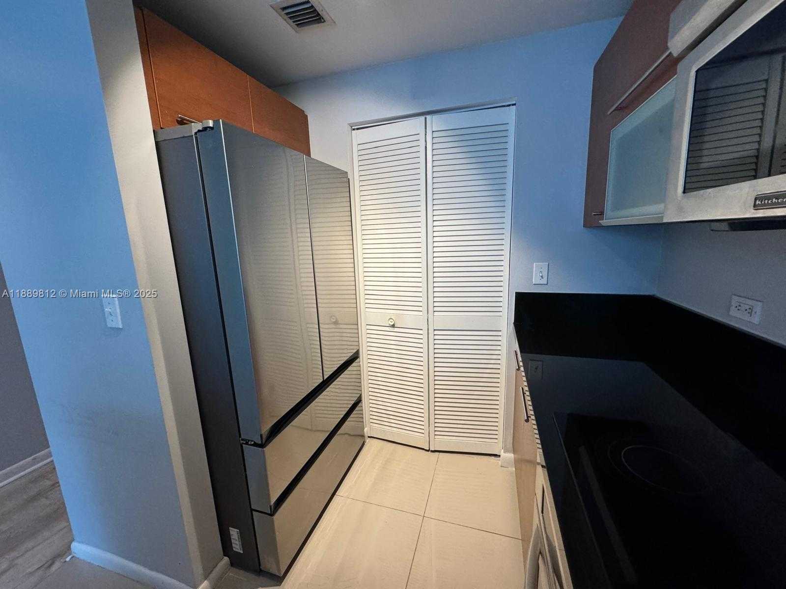Small Image of 244 BISCAYNE BLVD #2105, Miami Number 21