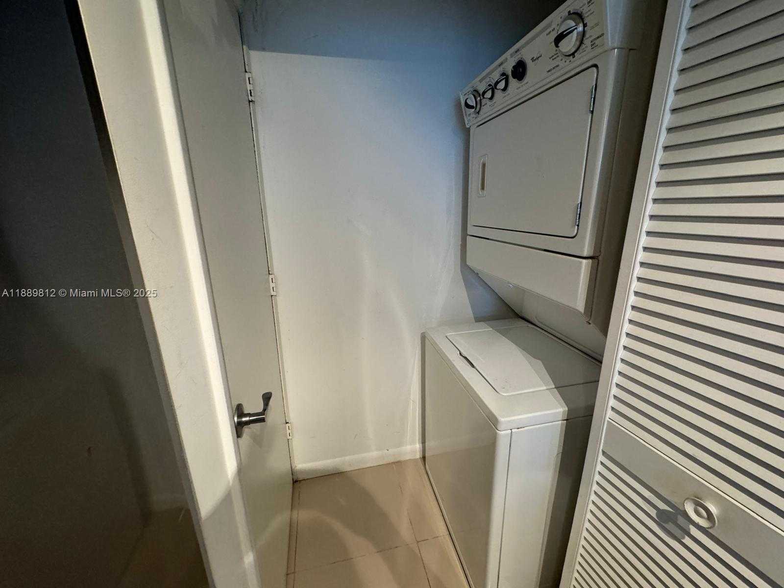 Small Image of 244 BISCAYNE BLVD #2105, Miami Number 22