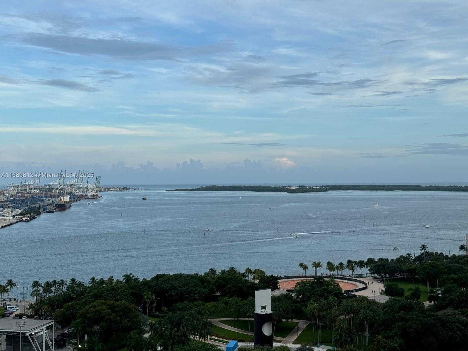 Small Image of 244 BISCAYNE BLVD #2105, Miami Number 30