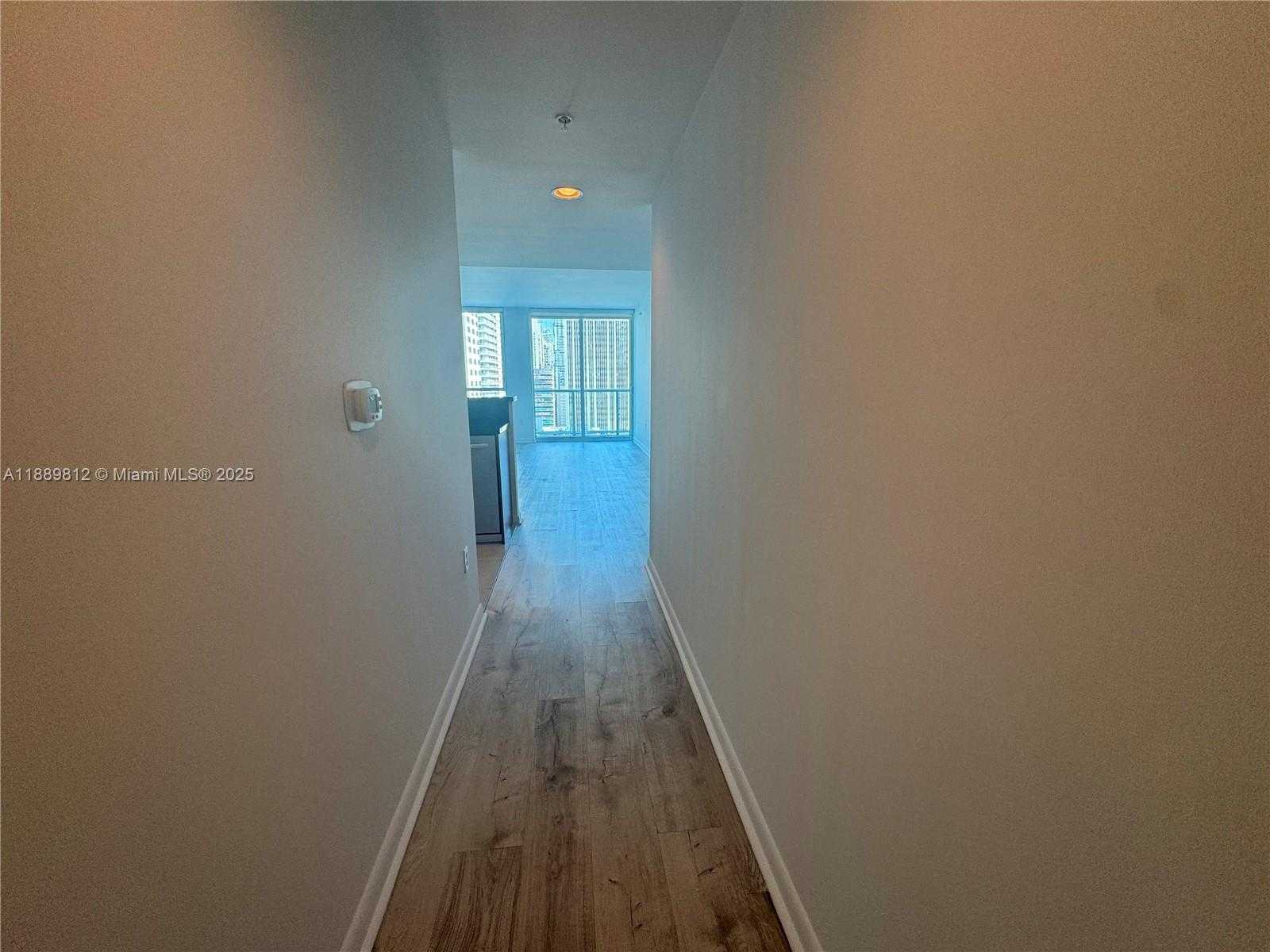 Small Image of 244 BISCAYNE BLVD #2105, Miami Number 4
