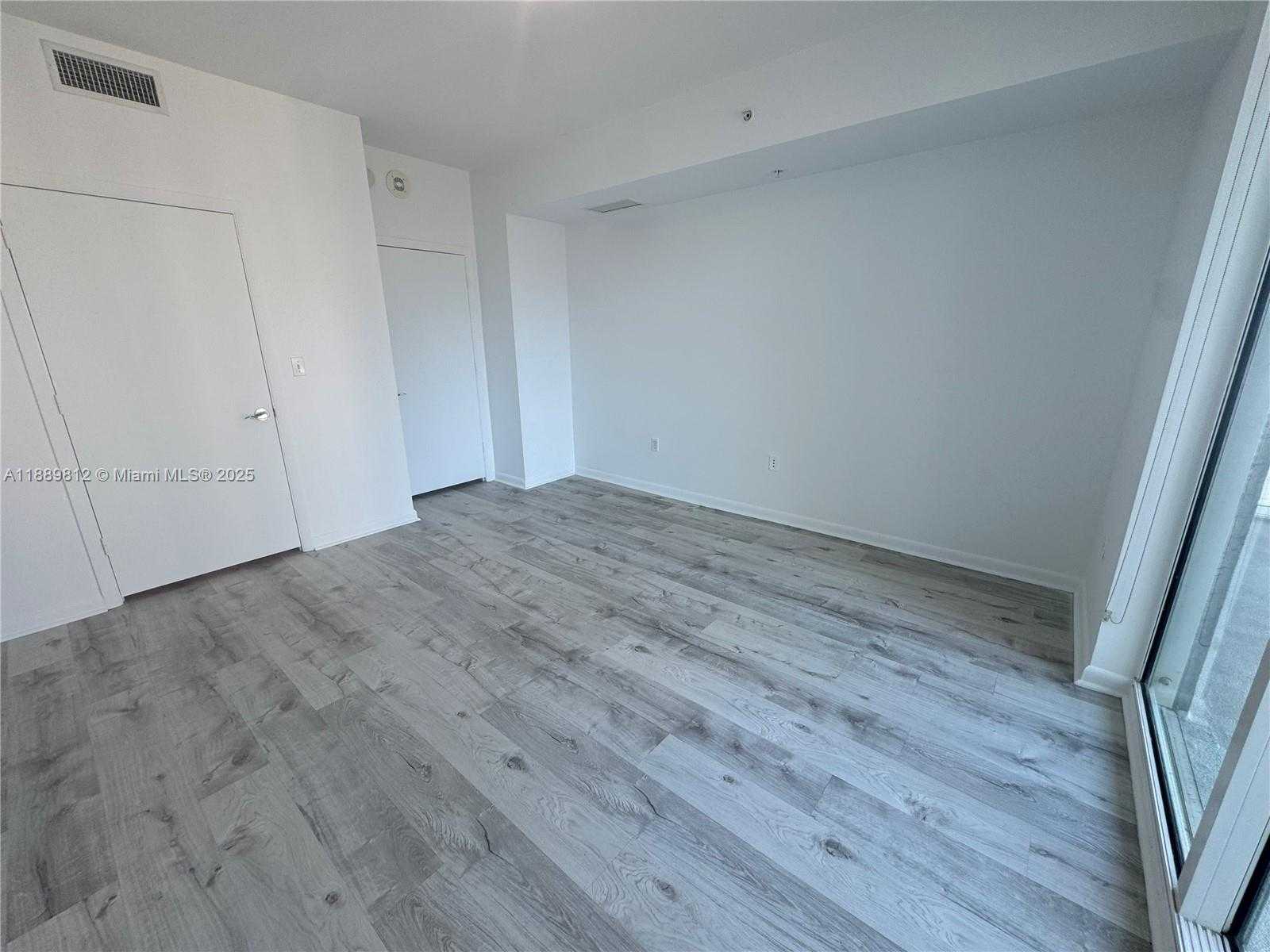 Small Image of 244 BISCAYNE BLVD #2105, Miami Number 9
