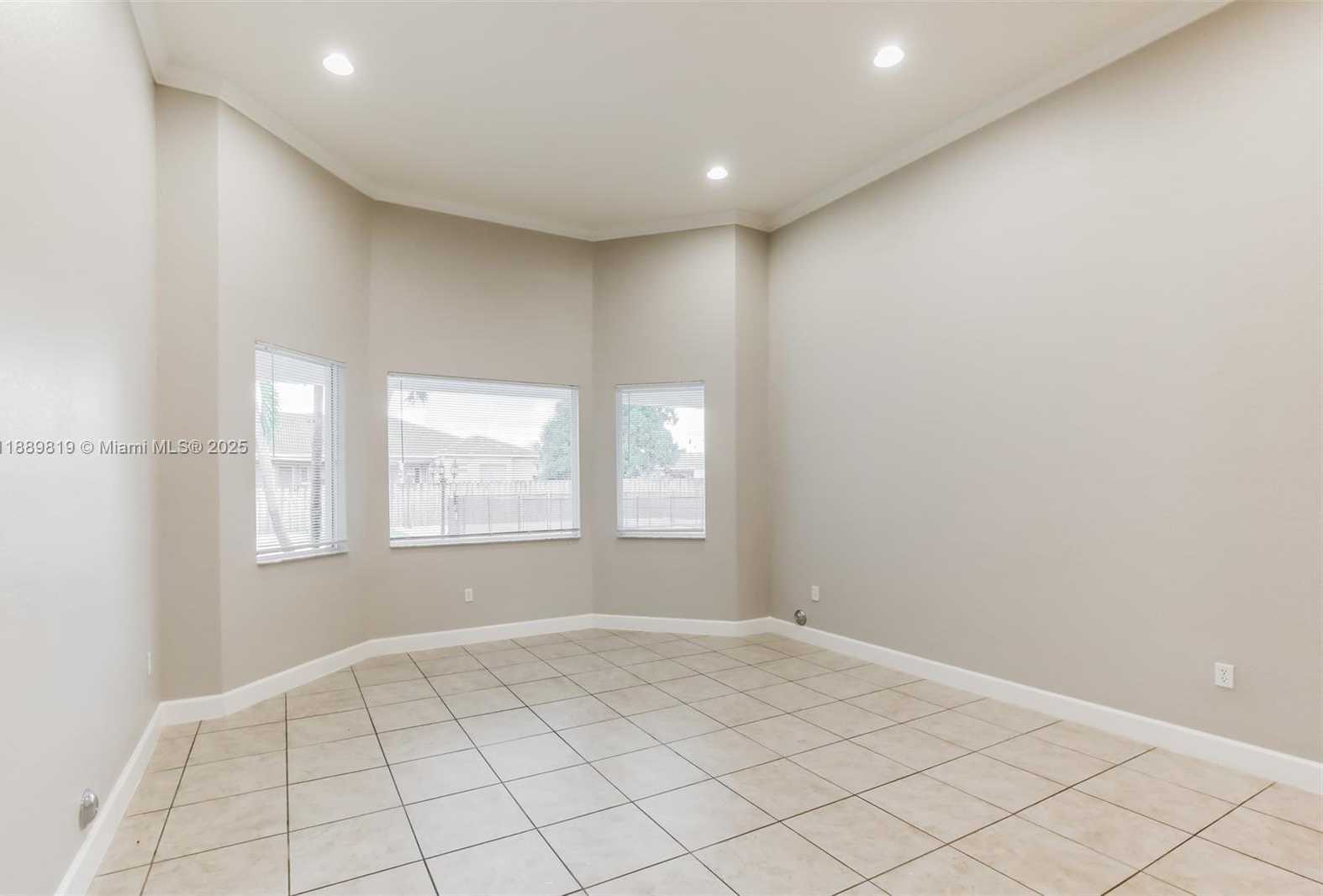 Small Image of 13007 SOUTH WEST 190 STREET, Miami Number 10