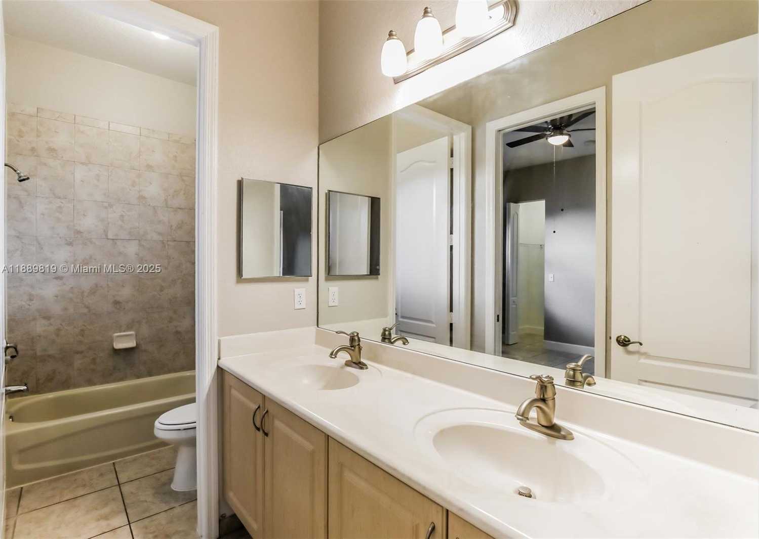 Small Image of 13007 SOUTH WEST 190 STREET, Miami Number 12