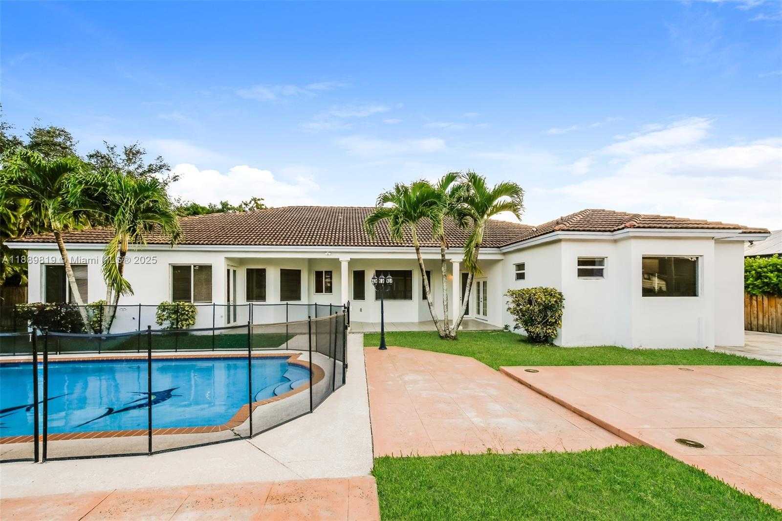 Small Image of 13007 SOUTH WEST 190 STREET, Miami Number 15