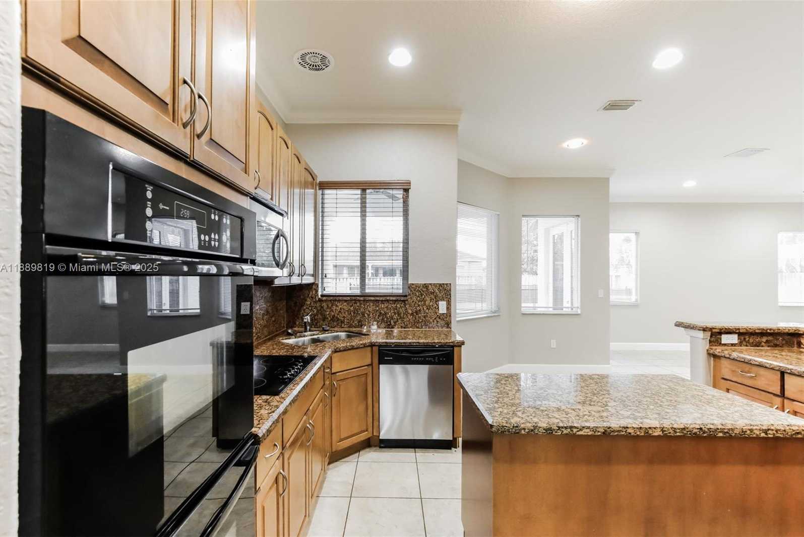 Small Image of 13007 SOUTH WEST 190 STREET, Miami Number 6