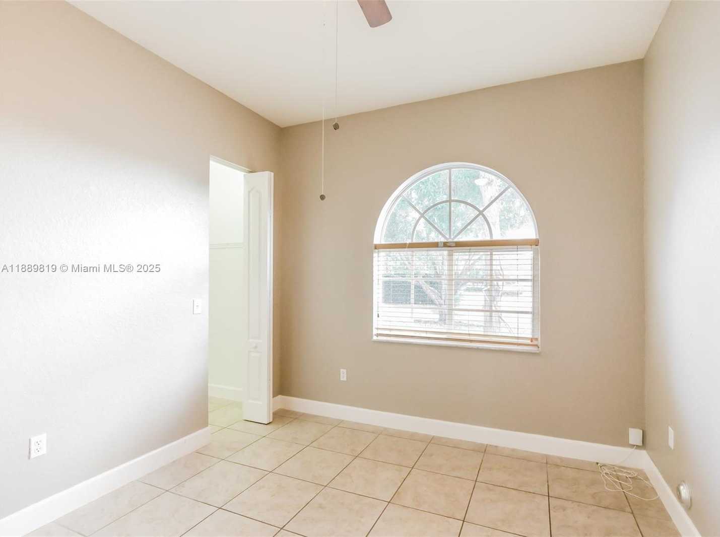 Small Image of 13007 SOUTH WEST 190 STREET, Miami Number 8