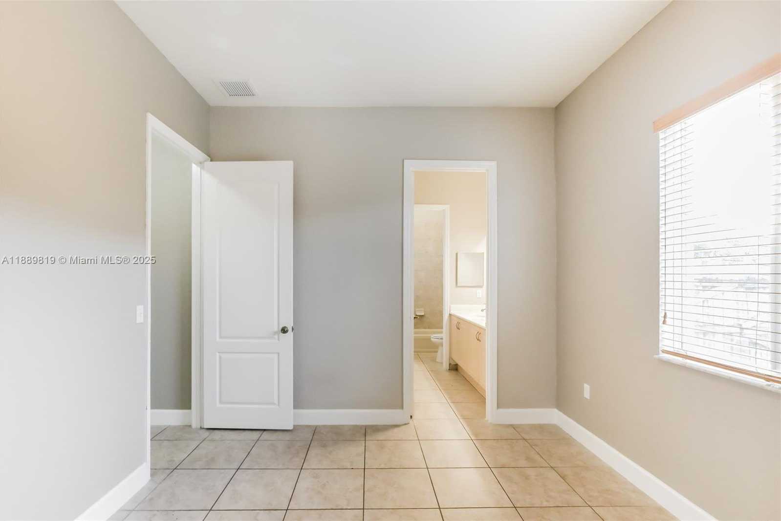 Small Image of 13007 SOUTH WEST 190 STREET, Miami Number 9