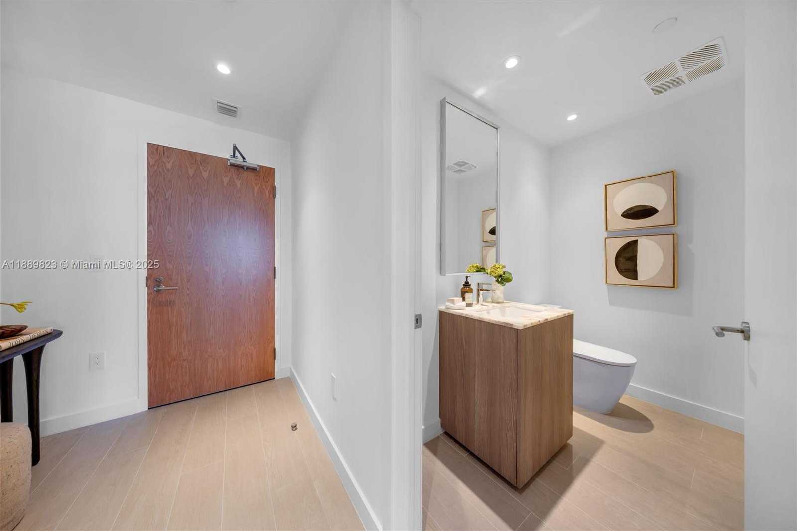 Small Image of 500 ALTON RD #2008, Miami Beach Number 17