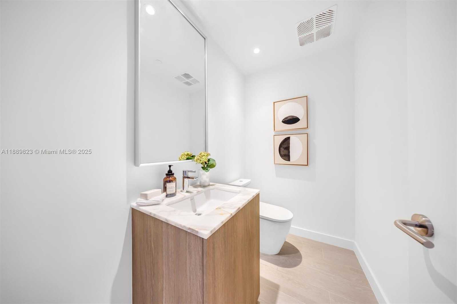 Small Image of 500 ALTON RD #2008, Miami Beach Number 18